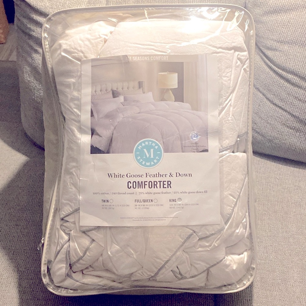 King White Goose Feather & Down  Comforter